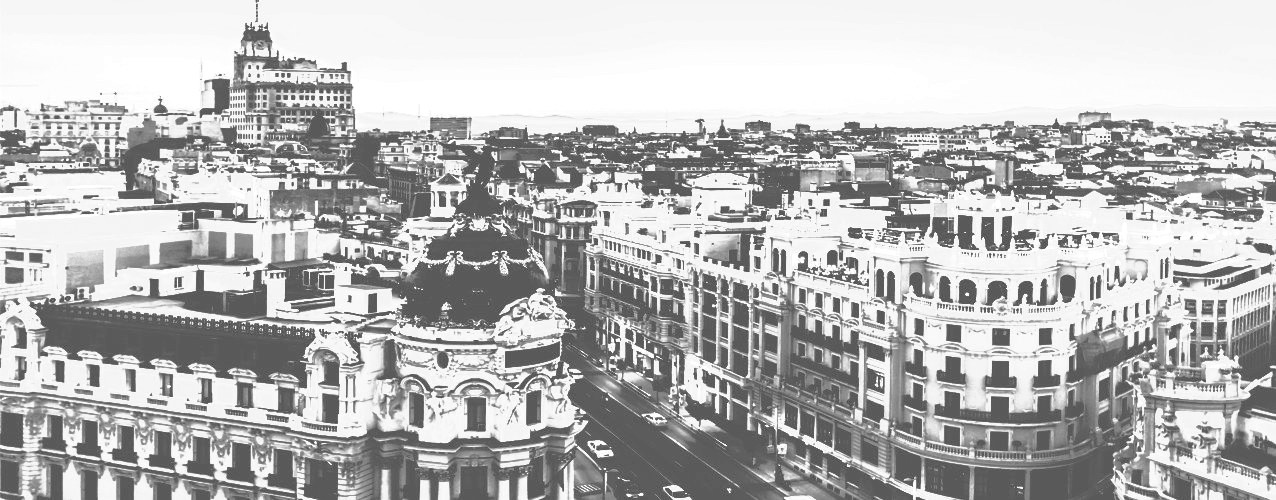 Imagen de la gran Vía de Madrid en Blanco y Negro